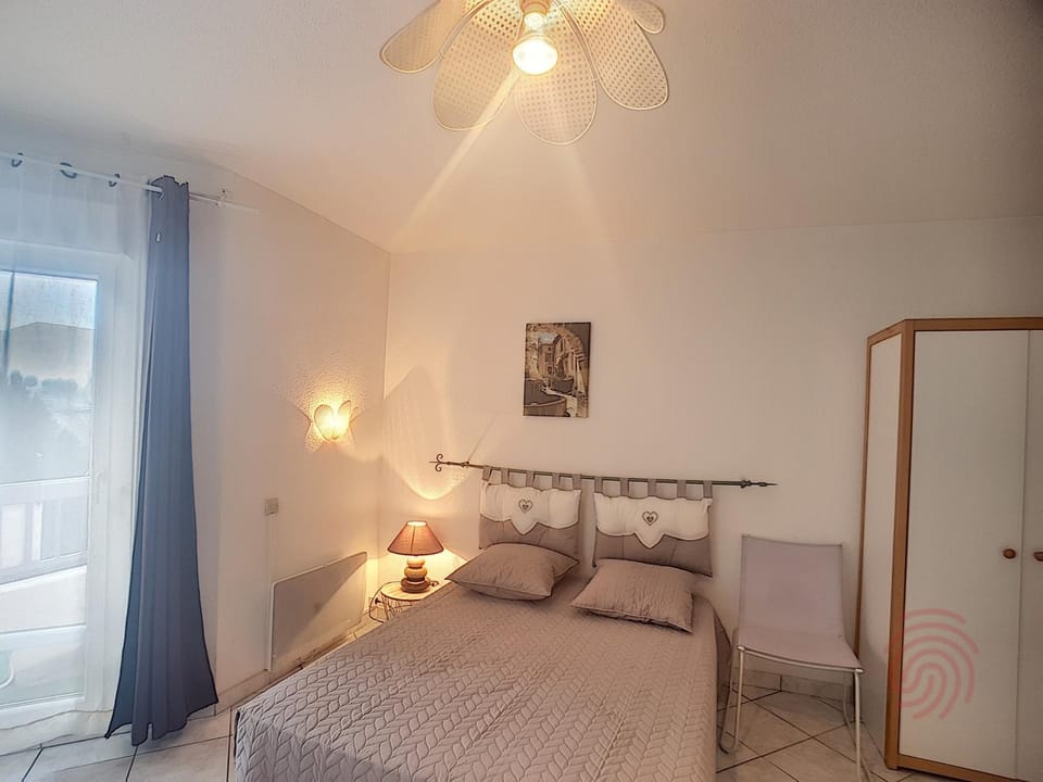Studio rénové Lamalou, proche Thermes, balcon, animaux admis, parking gratuit, Wifi inclus - FR-1-451-95 Apartment in Occitanie