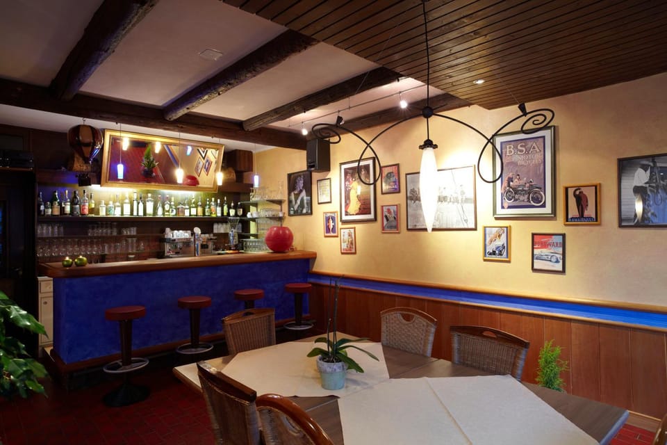 Restaurant/places to eat