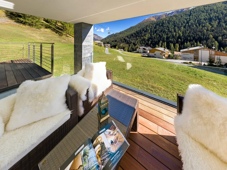 View (from property/room), Balcony/Terrace, Mountain view