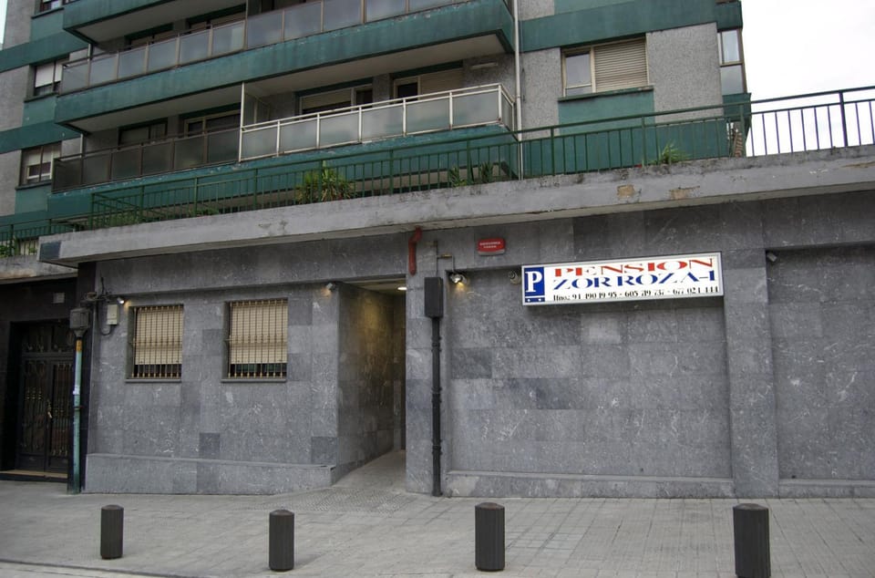 Facade/entrance