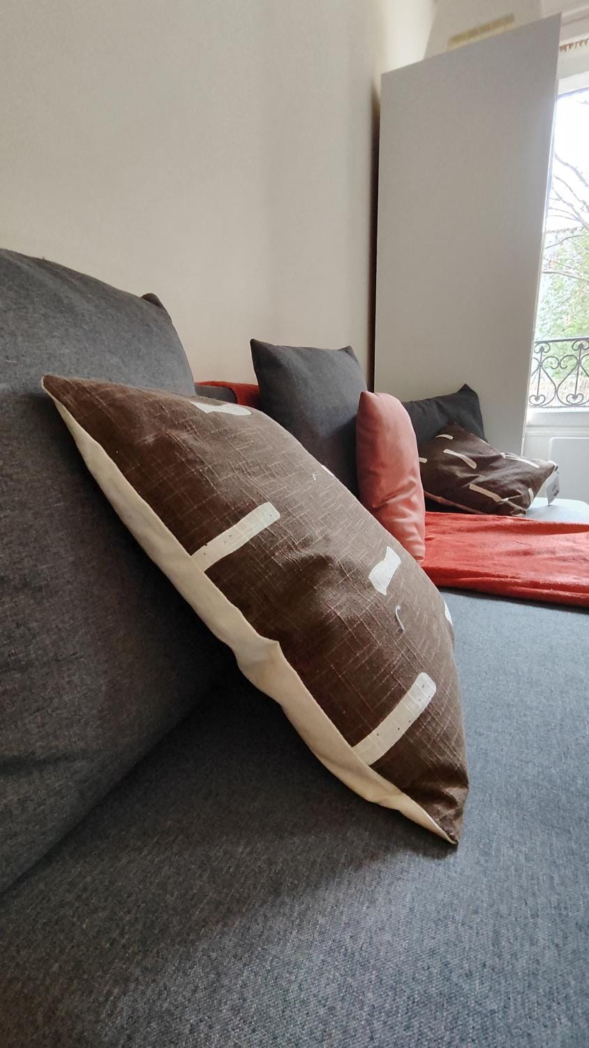 Bed, Seating area, Bedroom