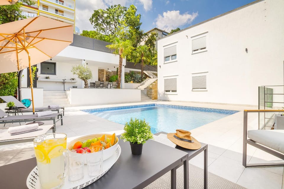 Balcony/Terrace, Sea view, Swimming pool
