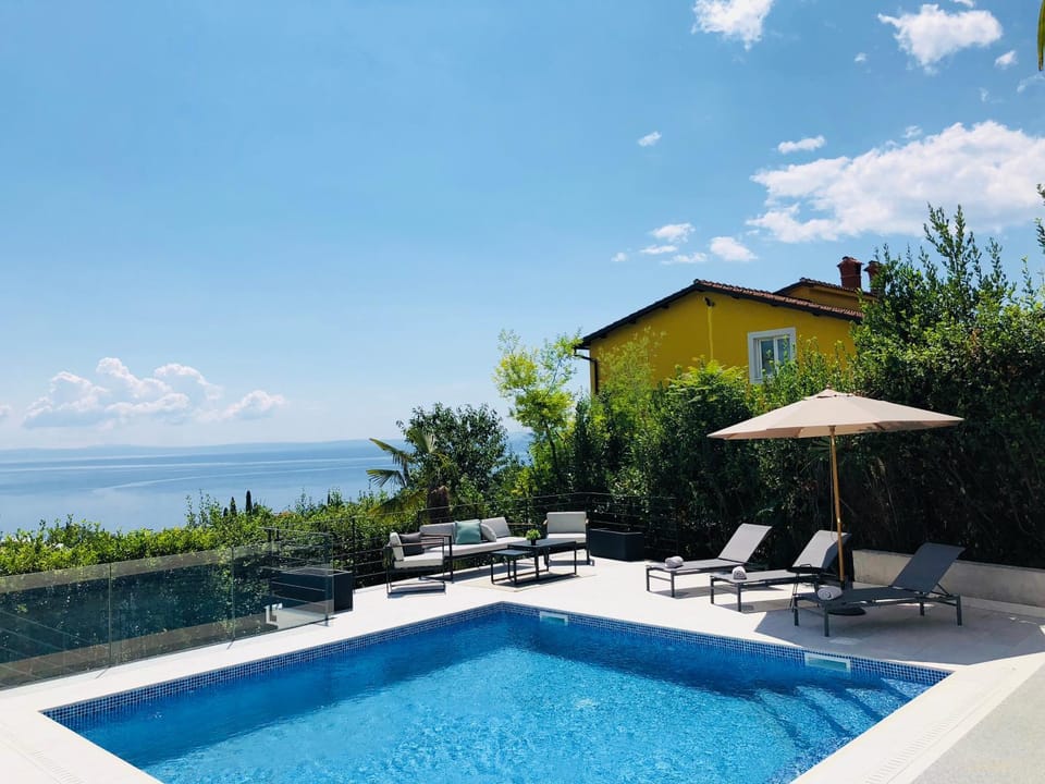 Sea view, Swimming pool