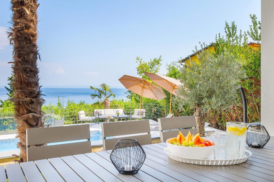 BBQ facilities, Balcony/Terrace, Dining area, Pool view, Sea view, Swimming pool