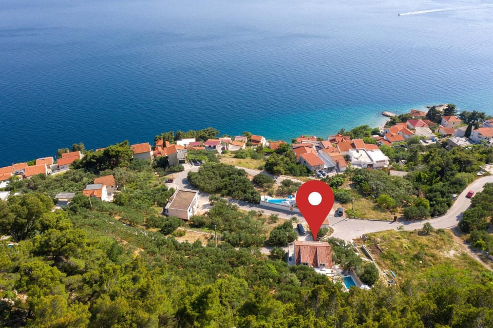 Property building, Bird's eye view, Location, Parking