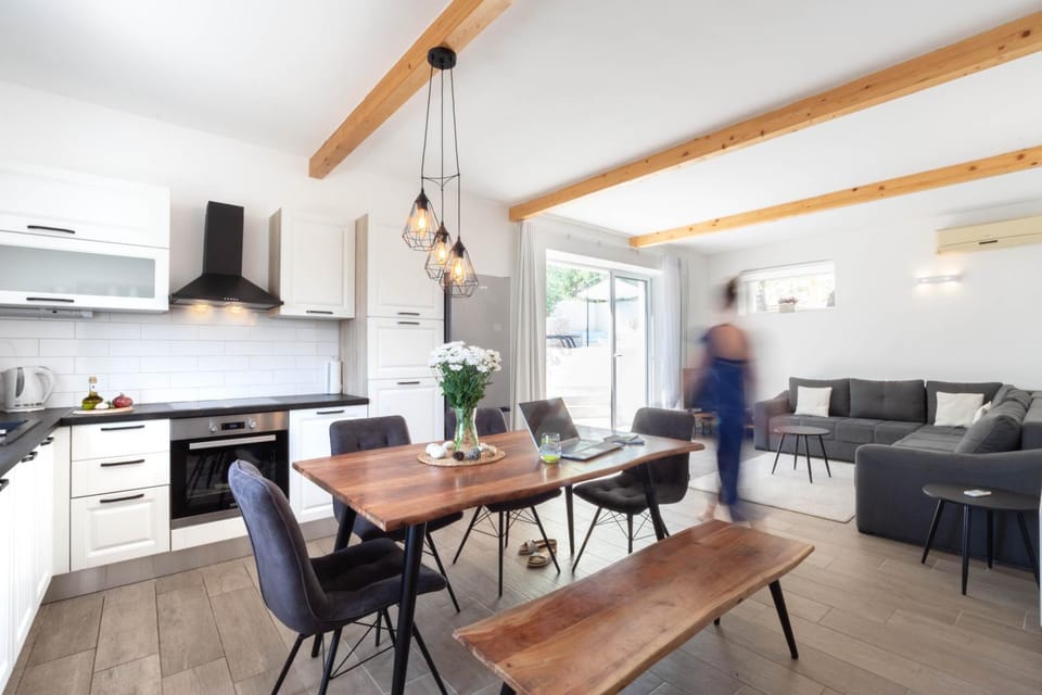 TV and multimedia, Kitchen or kitchenette, Seating area, Dining area, locker, air conditioner