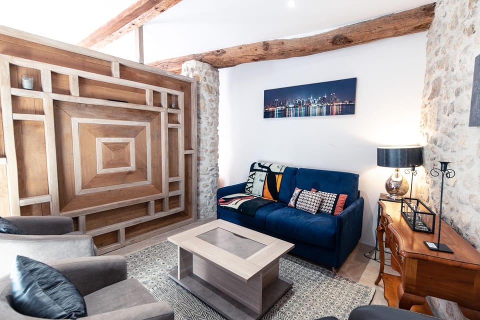 TV and multimedia, Seating area