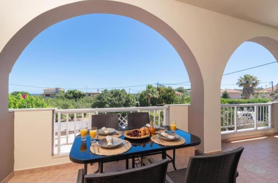 Patio, Day, View (from property/room), Balcony/Terrace, Dining area