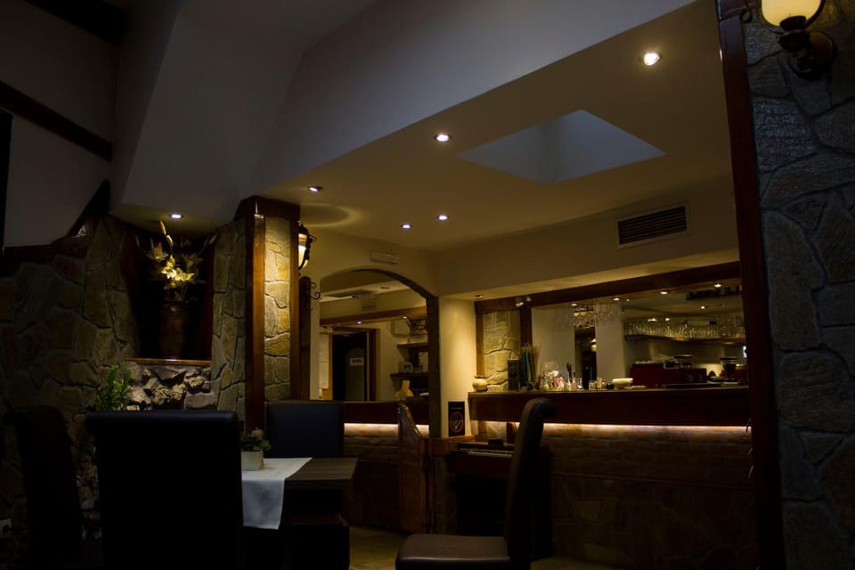 Restaurant/places to eat, Lobby or reception