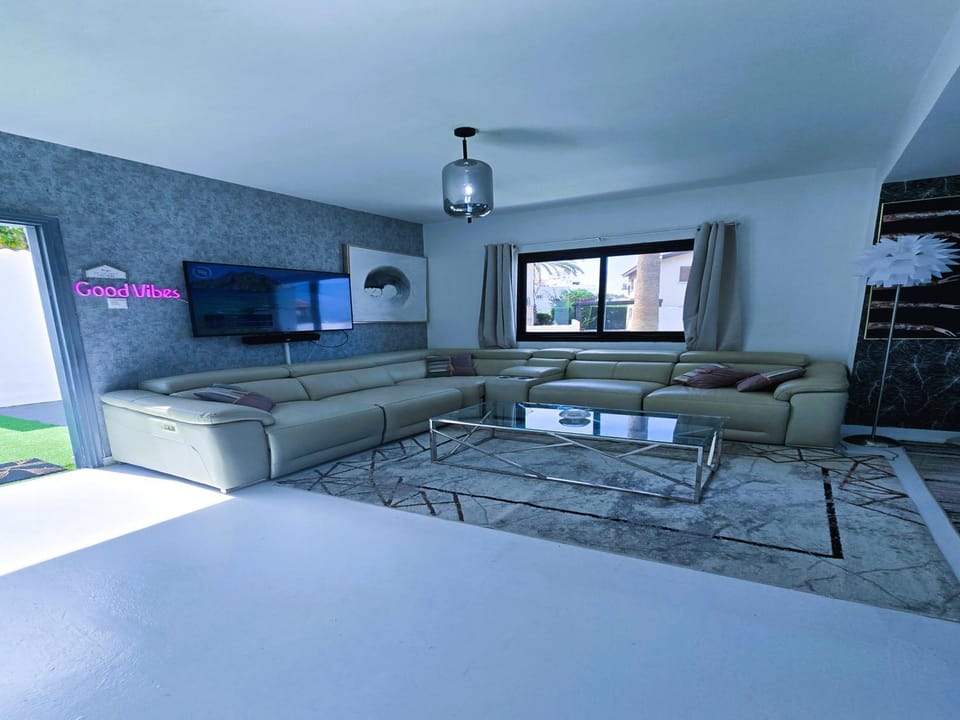 3 Bedroom Villa, private pool, hot tub Villa in Protaras