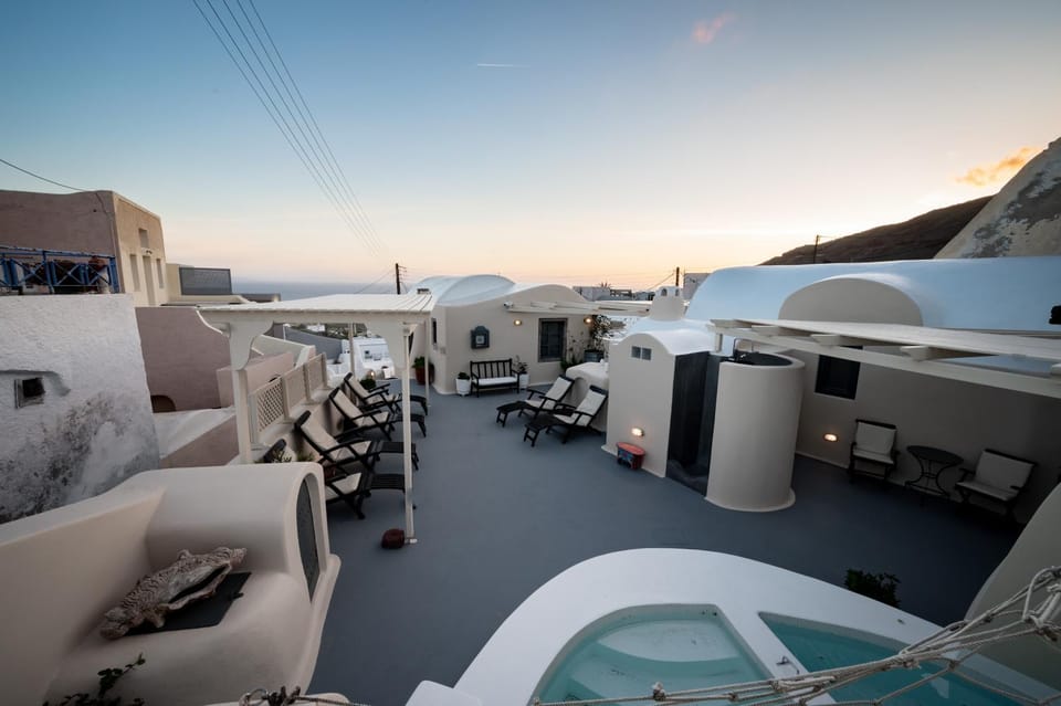 Patio, Swimming pool, sunbed