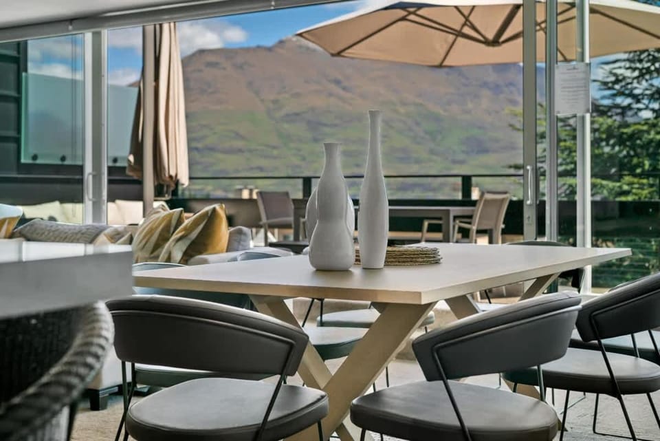Luxury Penthouse P2 Apartment in Queenstown