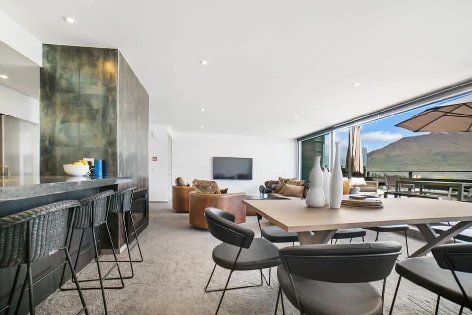Luxury Penthouse P2 Apartment in Queenstown