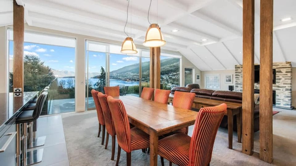 Stewart Lodge Luxury Spa House in Queenstown