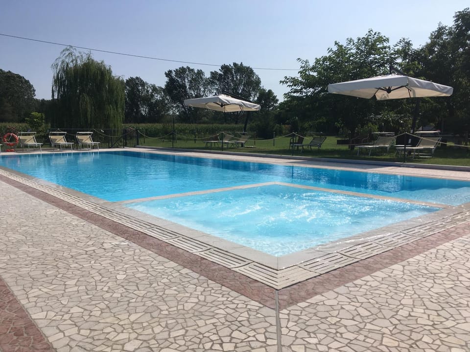 Swimming pool, Swimming pool
