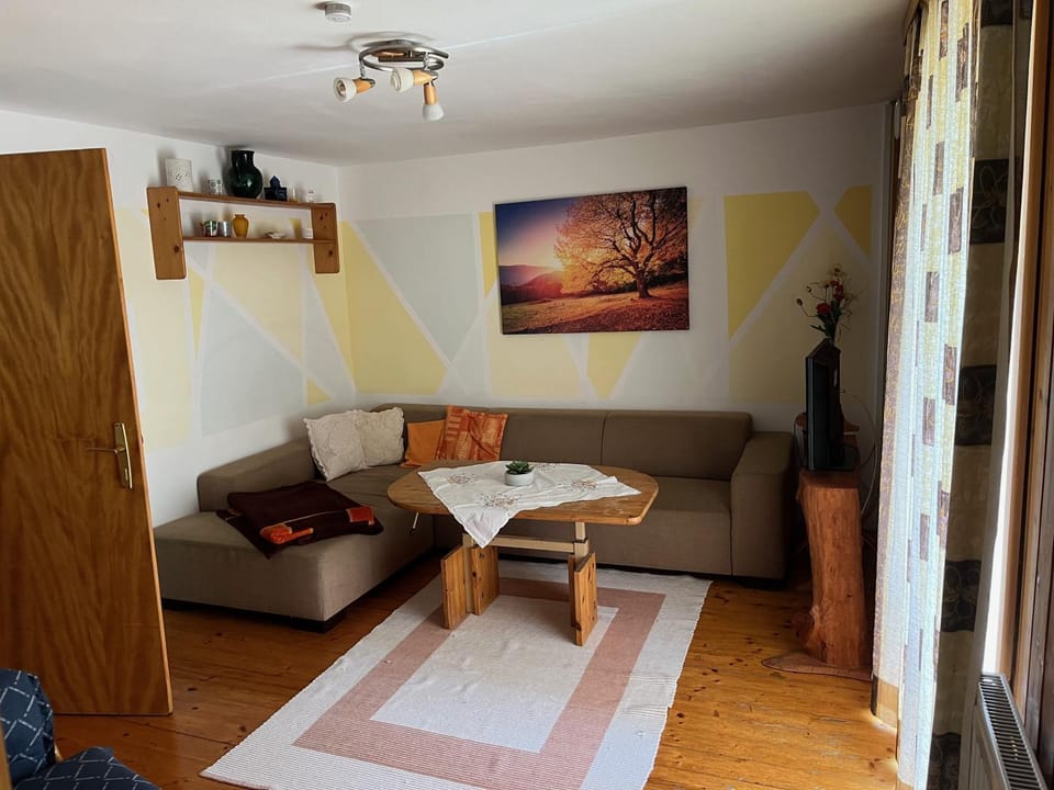 Staff, Living room