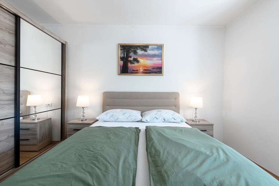 Bed, Decorative detail, Bedroom, wardrobe