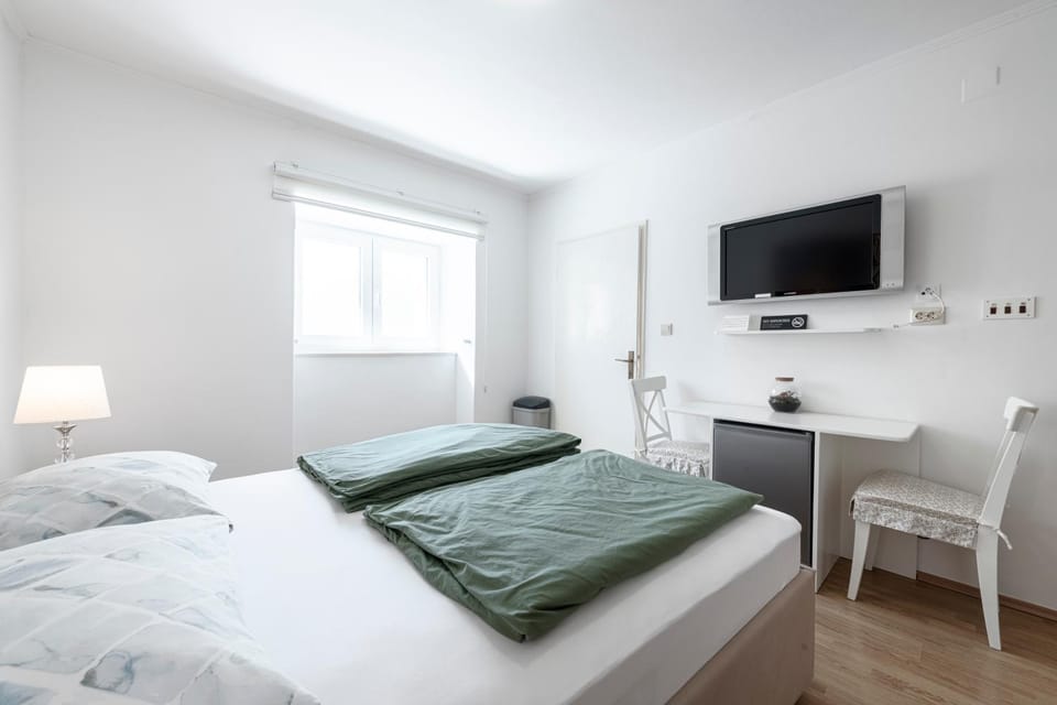 Bed, TV and multimedia, Bedroom, minibar
