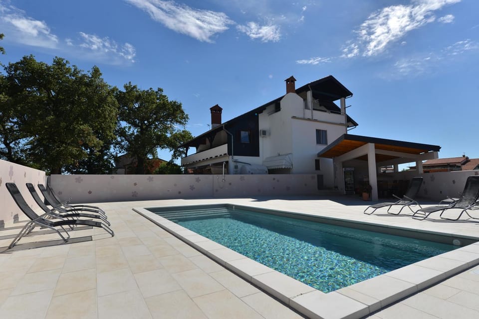 Swimming pool, Swimming pool