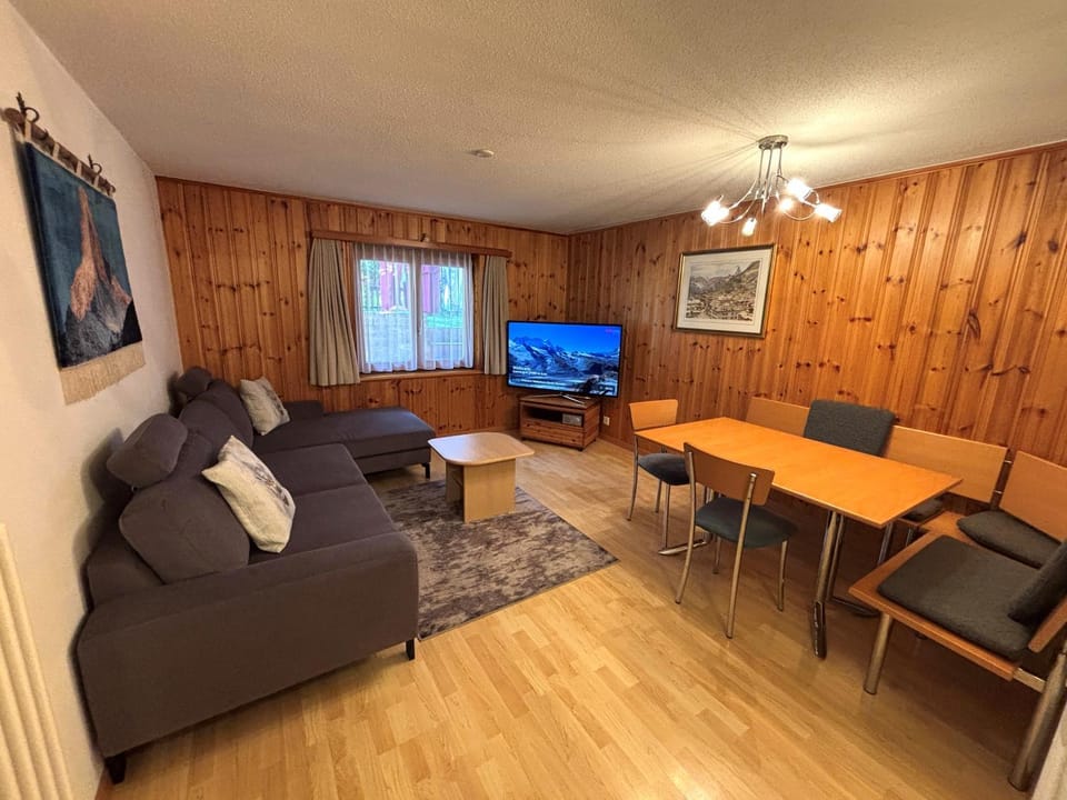 TV and multimedia, Living room, Seating area, Dining area, internet