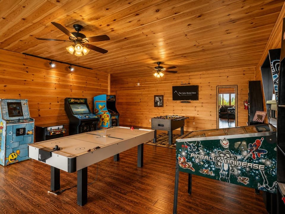 Gatlinburg Mansion Cabin Cabin in Pittman Center