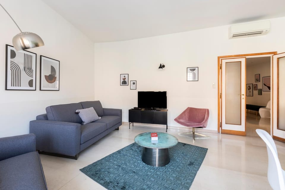 Communal lounge/ TV room, TV and multimedia, Seating area