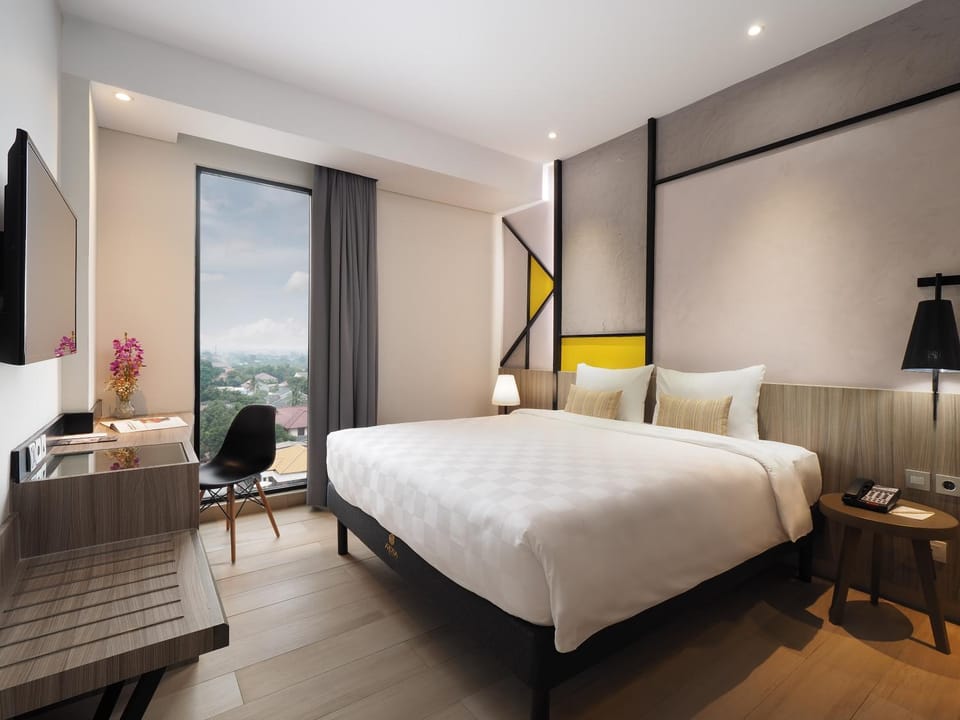 Photo of the whole room, Bedroom
