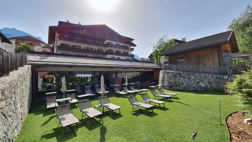 Property building, Patio, Spring, Day, Garden, Swimming pool