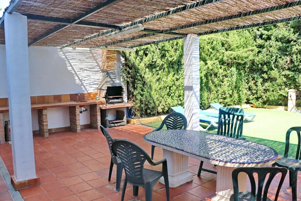 Off site, BBQ facilities, Dining area