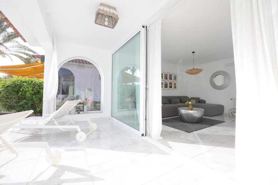 Day, Living room, sunbed