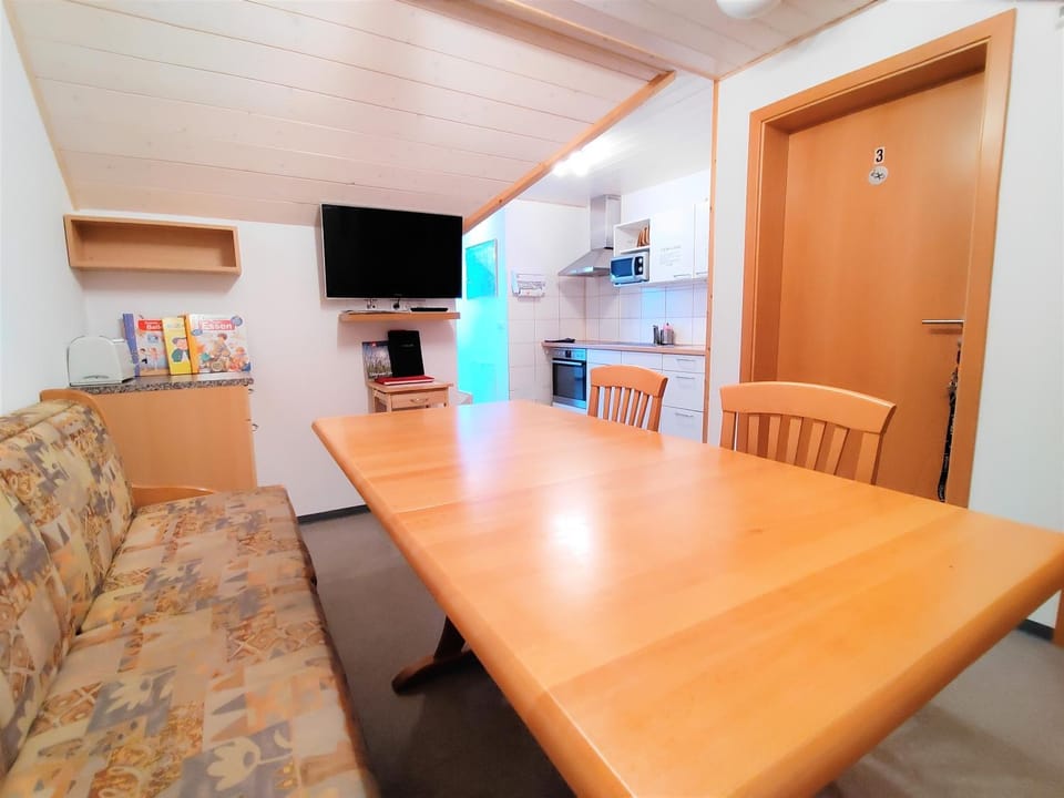 Communal lounge/ TV room, Dining area, Communal kitchen