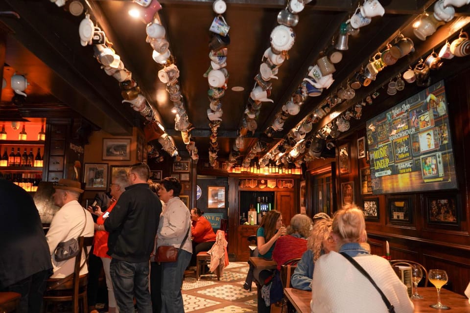 Restaurant/places to eat, Lounge or bar