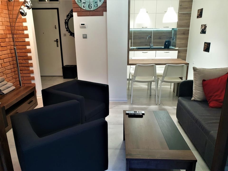 Kitchen or kitchenette, Living room, Seating area, Dining area