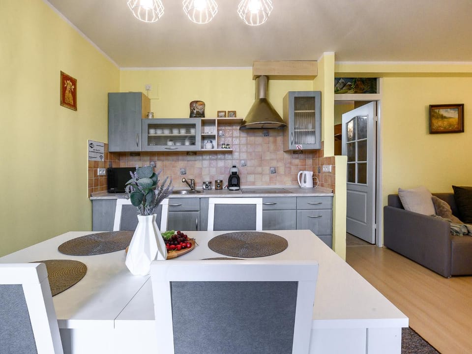 Seating area, Dining area, pet friendly