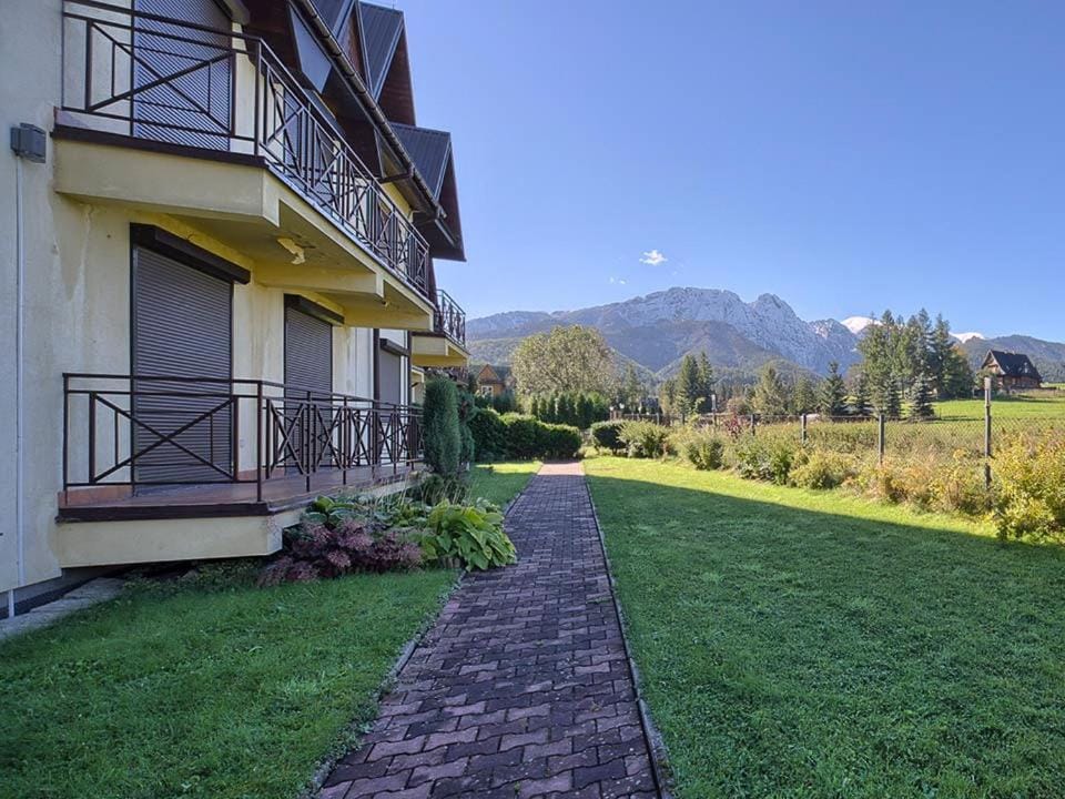 Property building, Garden, Garden view, Mountain view