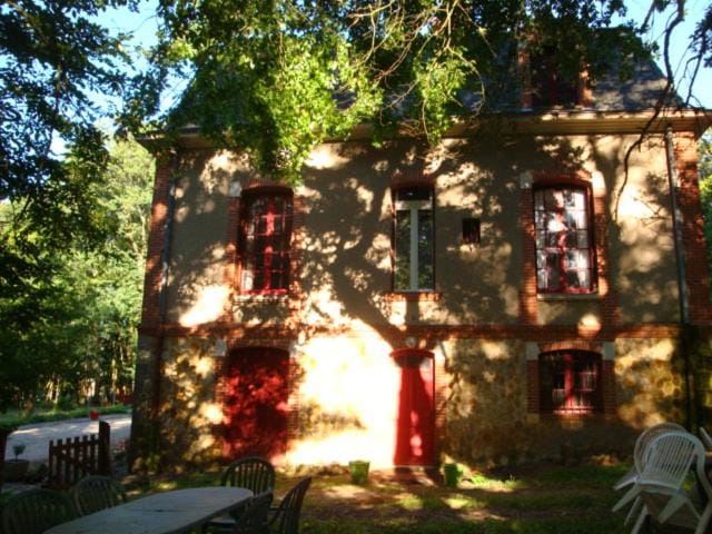 chateau du ponthereau House in Centre-Val de Loire