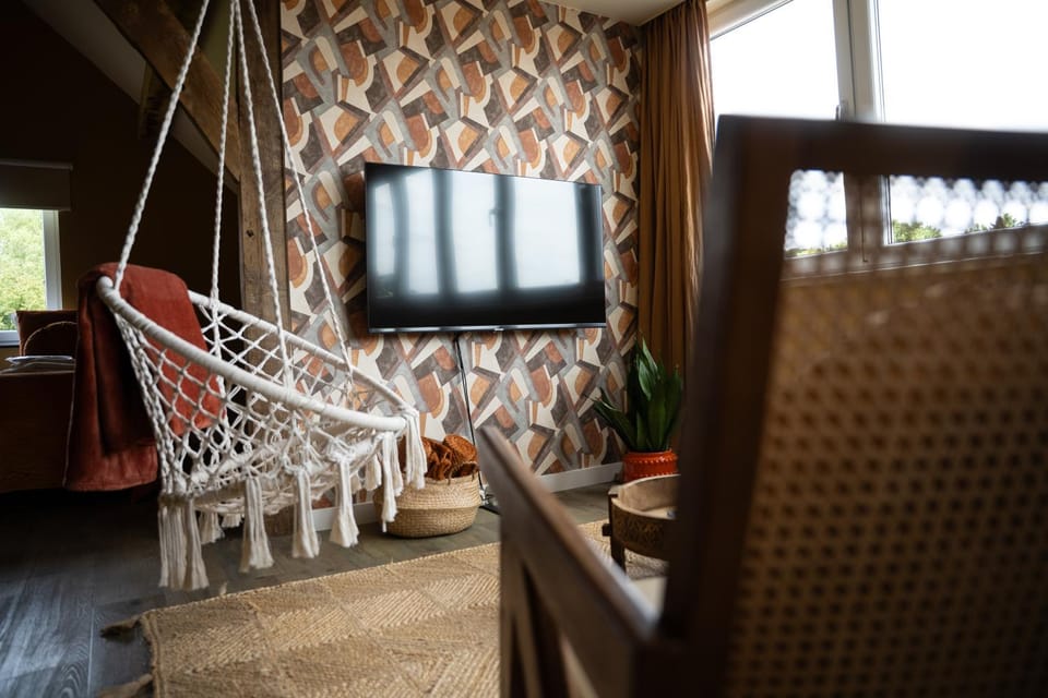 TV and multimedia, Seating area