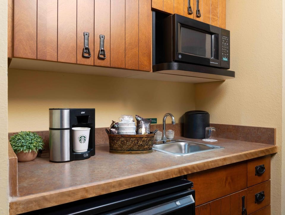 Coffee/tea facilities, minibar