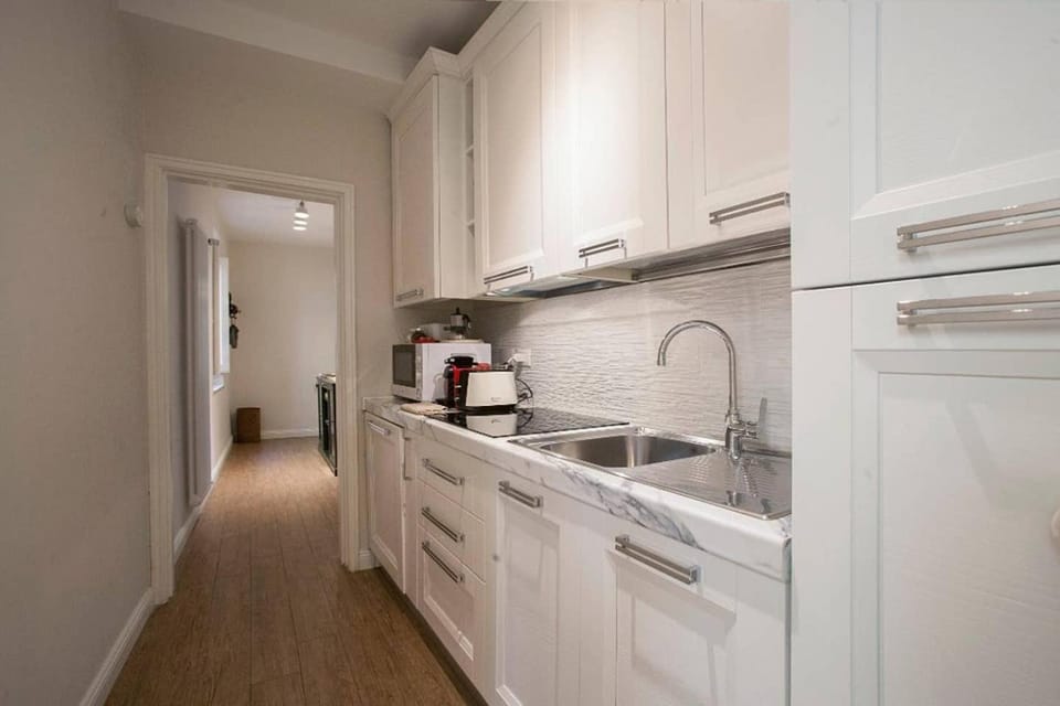 Coffee/tea facilities, Kitchen or kitchenette, Seating area, Dining area, Area and facilities