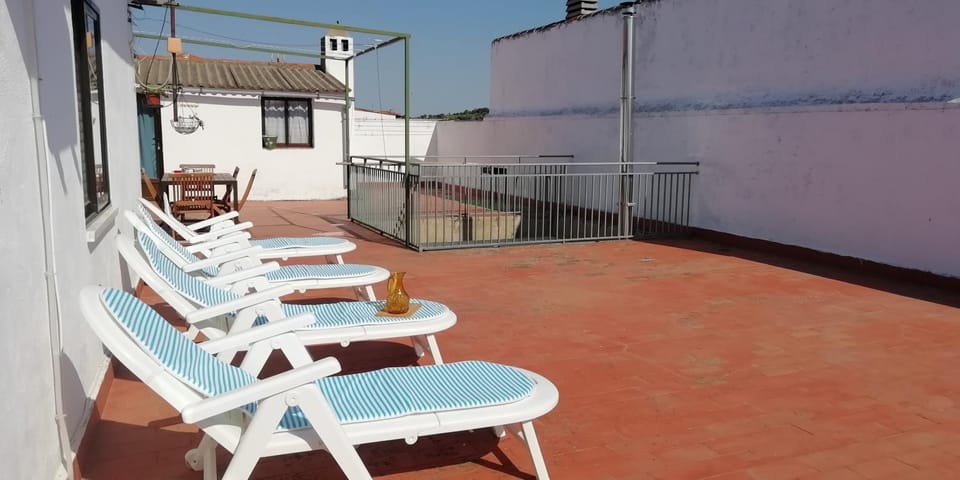 Property building, BBQ facilities, Solarium, Balcony/Terrace