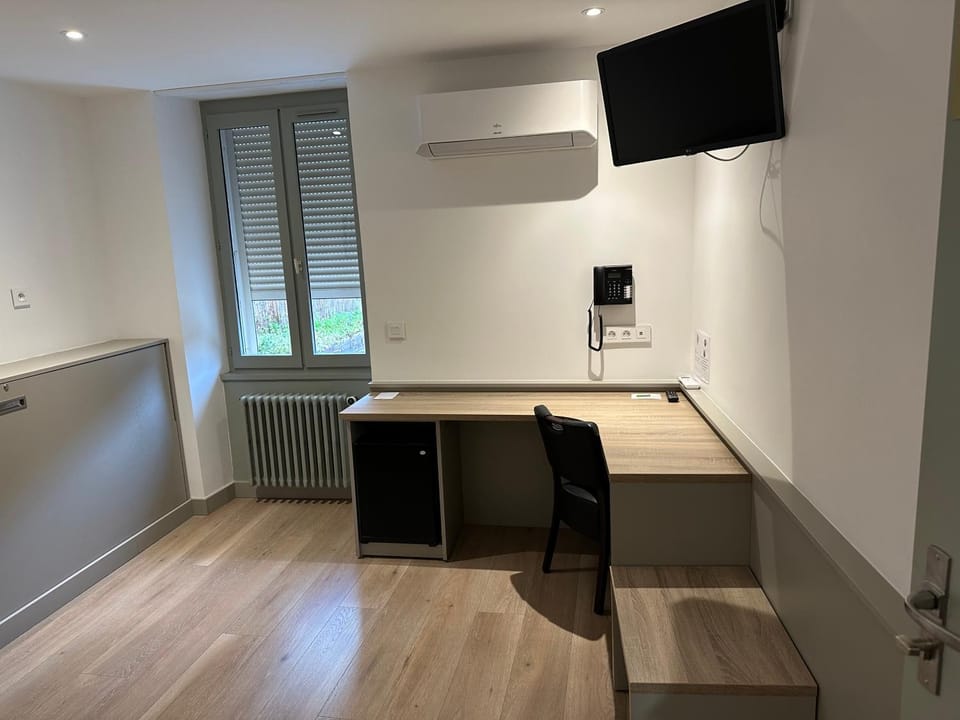 TV and multimedia, Seating area