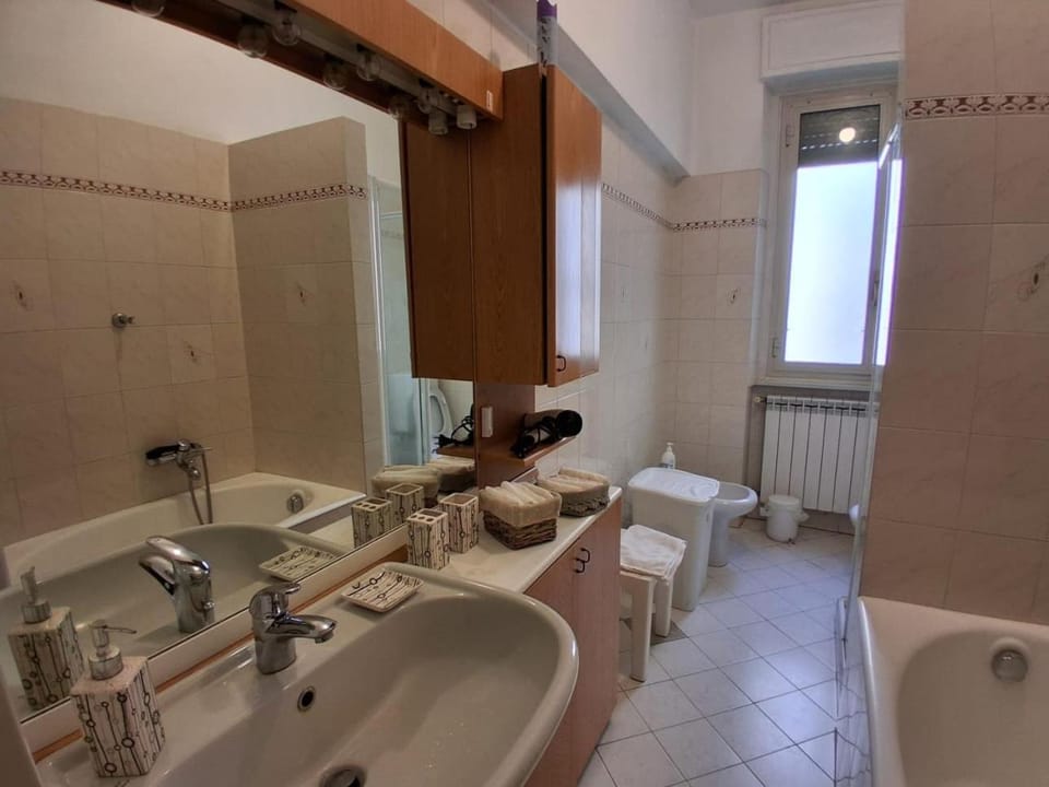 Toilet, Bathroom, Bath, bidet, towels