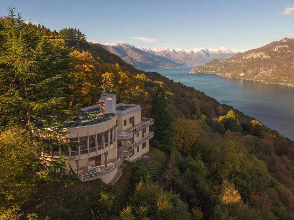 Property building, Nearby landmark, Spring, Day, Natural landscape, Bird's eye view, City view, Garden view, Lake view, Mountain view