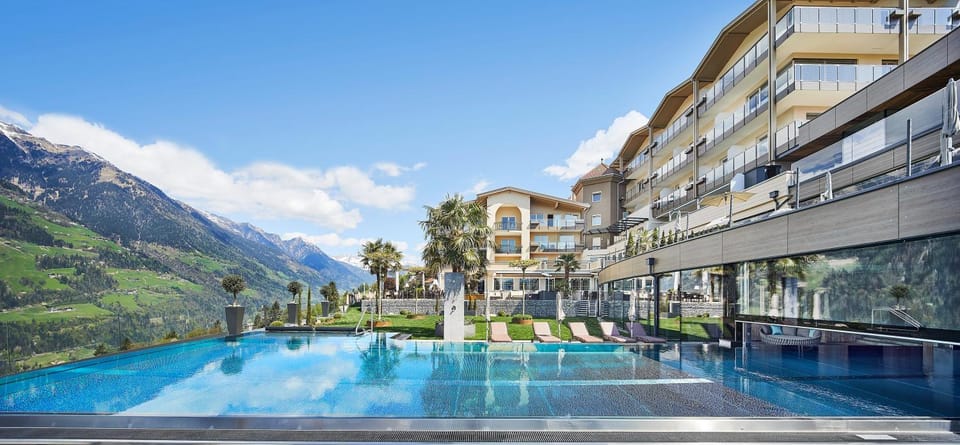 Property building, Garden, Swimming pool, Open Air Bath
