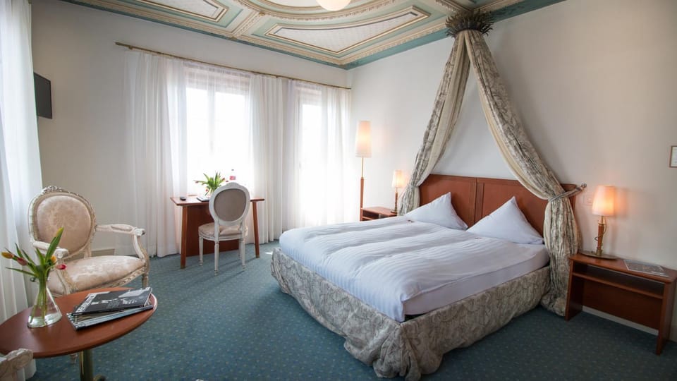 Bed, Photo of the whole room