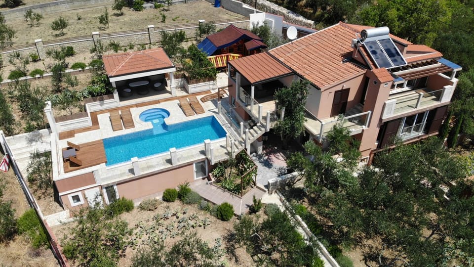 Patio, Bird's eye view, Garden, Balcony/Terrace, Floor plan, Area and facilities, Swimming pool