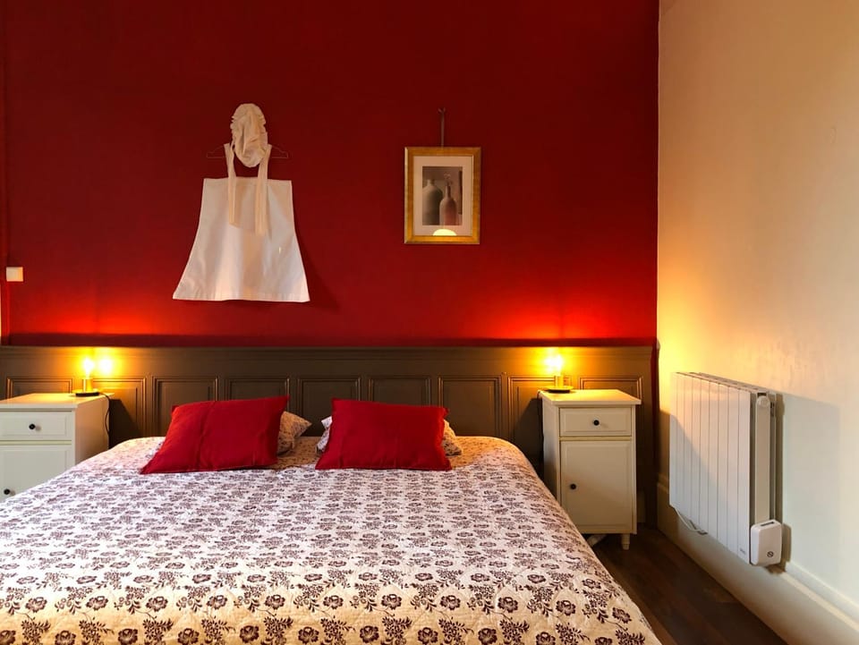 Bed, Photo of the whole room
