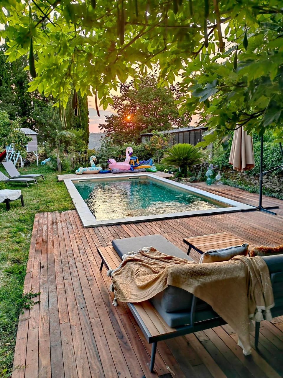 Garden, Swimming pool, sunbed