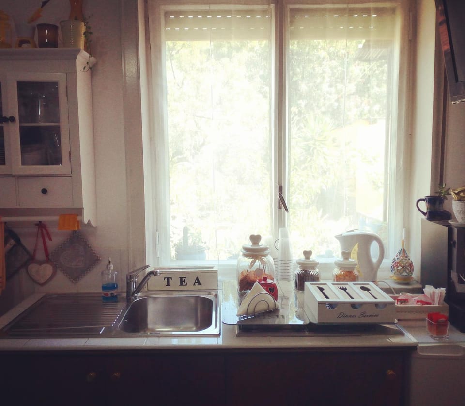 Coffee/tea facilities, Communal kitchen