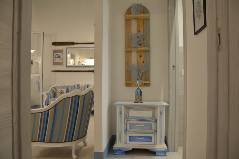 Living room, Photo of the whole room, Decorative detail